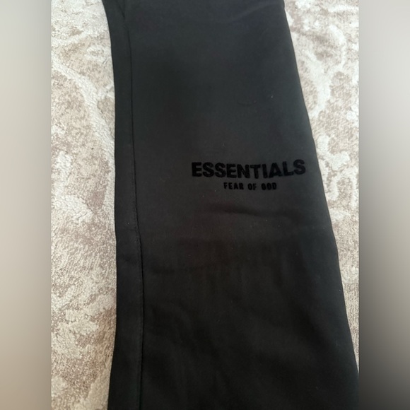 Fear of God Black Essential Joggers - Picture 2 of 7